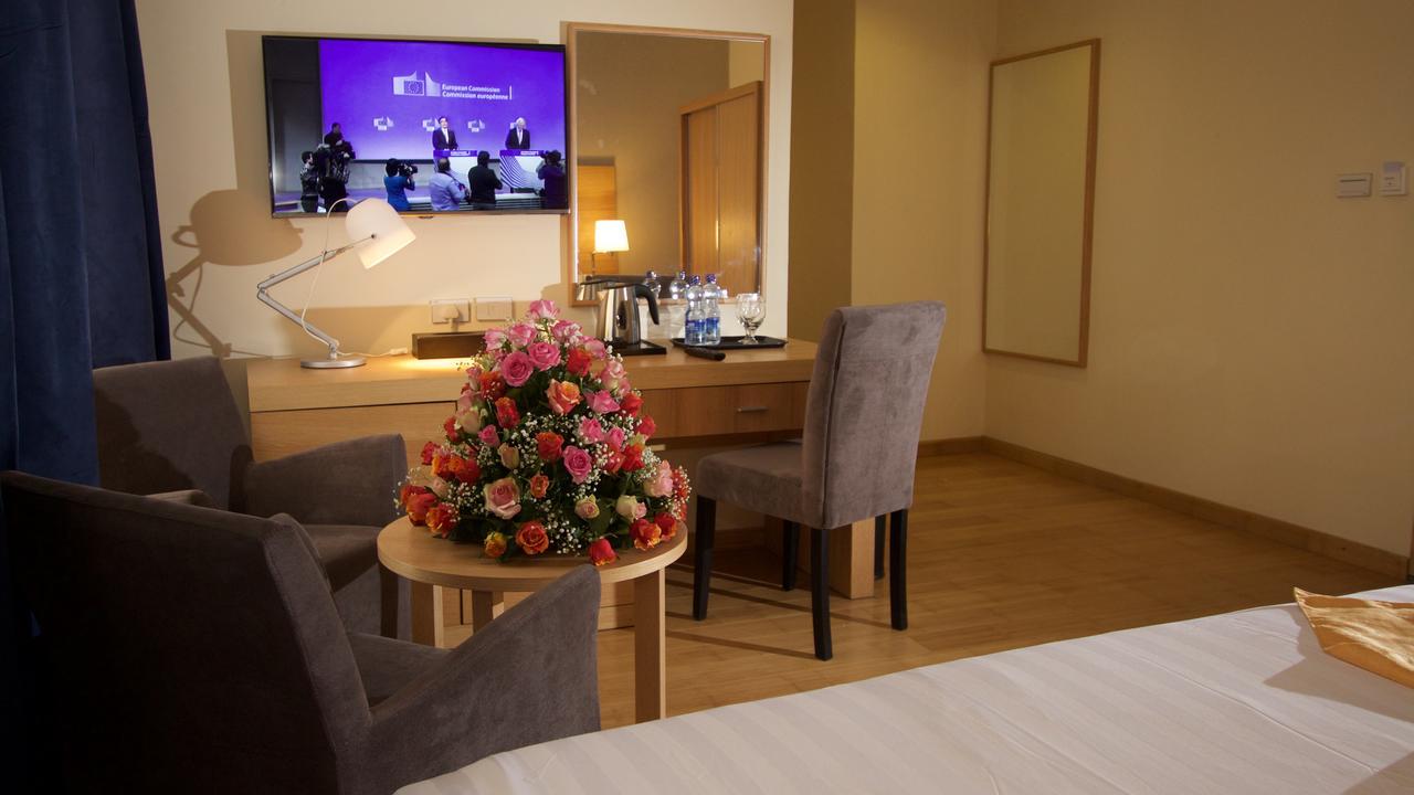 Yober Hotel Аддис-Абеба Экстерьер фото